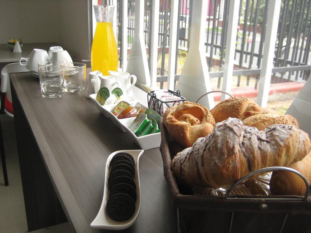 Hotel Casa Santa Marta โบโกตา ภายนอก รูปภาพ