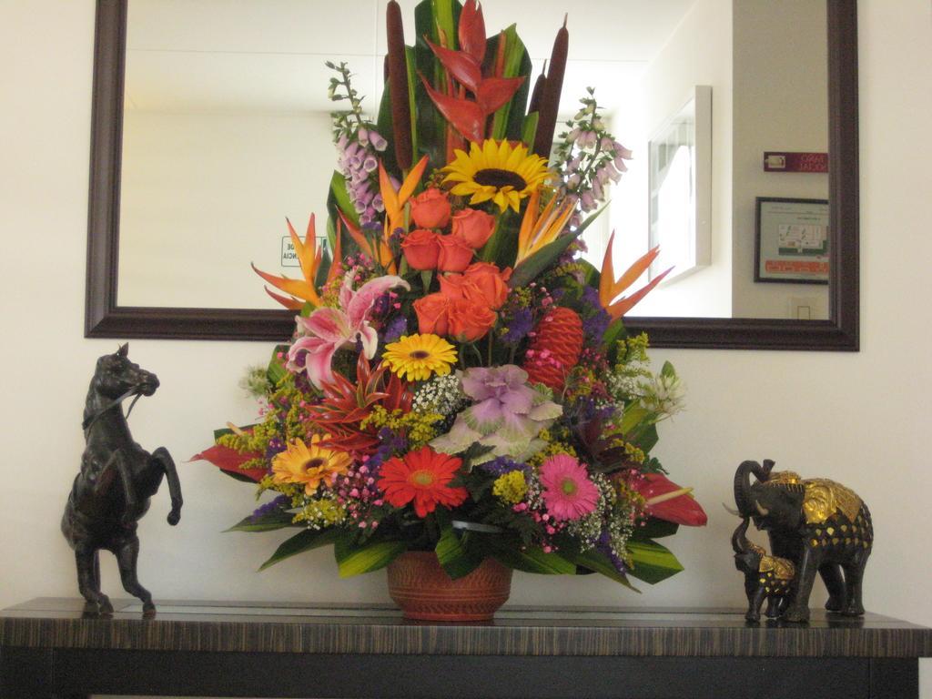 Hotel Casa Santa Marta โบโกตา ภายนอก รูปภาพ